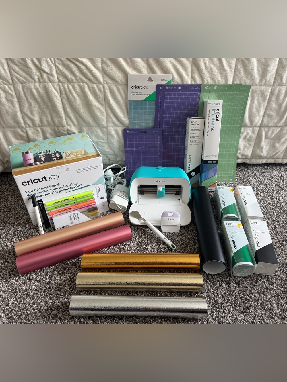 Cricut Joy Compact Cutting Machine + Craft Supply Bundle